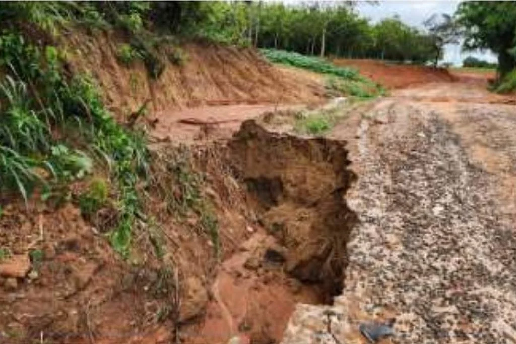 rês ações movidas pelo Ministério Público de São Paulo acusam o ex-secretário estadual de Agricultura Francisco Matturro e o atual subsecretário da pasta, Ricardo Lorenzini, de autorizar reajustes ilegais a empresas responsáveis por obras em estradas rurais