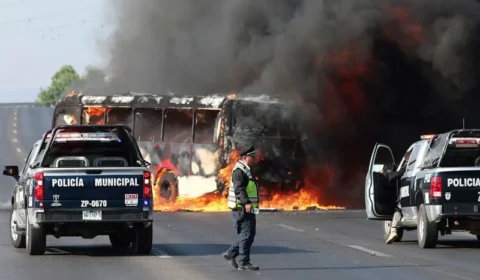 México mobiliza 10 mil soldados para conter onda de violência após morte de líder de cartel
