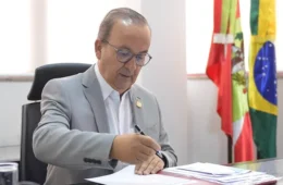 Jorginho sanciona lei que autoriza pais a vetar aulas sobre gênero em SC