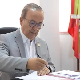 TRE-SC manda Meta preservar dados de perfis de Jorginho Mello sob suspeita de uso da máquina pública