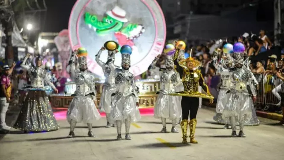 Grupos de acesso do Carnaval do RJ enfrentam precariedade e risco de incêndio