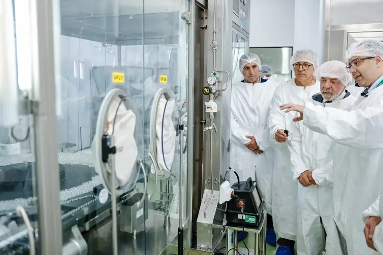 Presidente da República, Luiz Inácio Lula da Silva, durante visita ao Centro de Produção de Vacina contra a Dengue (PVD) do Instituto Butantan. São Paulo (SP) - Brasil Foto: Ricardo Stuckert / PR