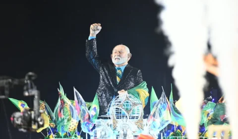 Escola de samba que homenageou Lula denuncia perseguição por causa do enredo