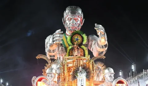 Com homenagem a Lula, Acadêmicos de Niterói abre o primeiro dia de desfile; veja fotos