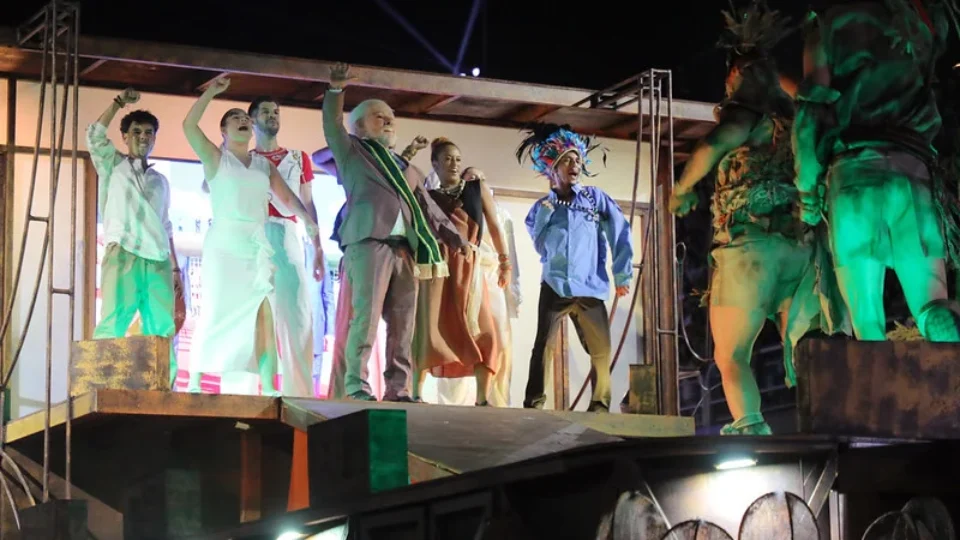 Especialistas descartam crime eleitoral em desfile que homenageou Lula