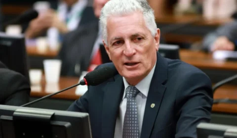 Após reportagem do ICL, deputado pede depoimento de piloto à CPMI do INSS