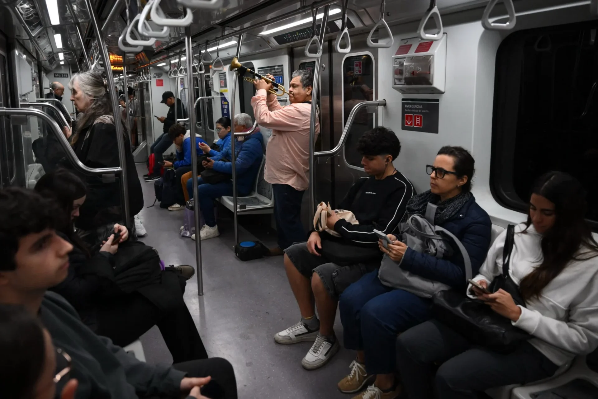 Sistemas de ônibus, metrô e trens de diferentes cidades aderiram à greve na Argentina