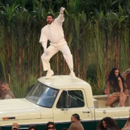 Em artigo, Celso de Mello exalta show de Bad Bunny e critica política migratória de Trump