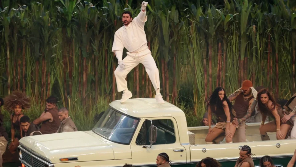 Em artigo, Celso de Mello exalta show de Bad Bunny e critica política migratória de Trump