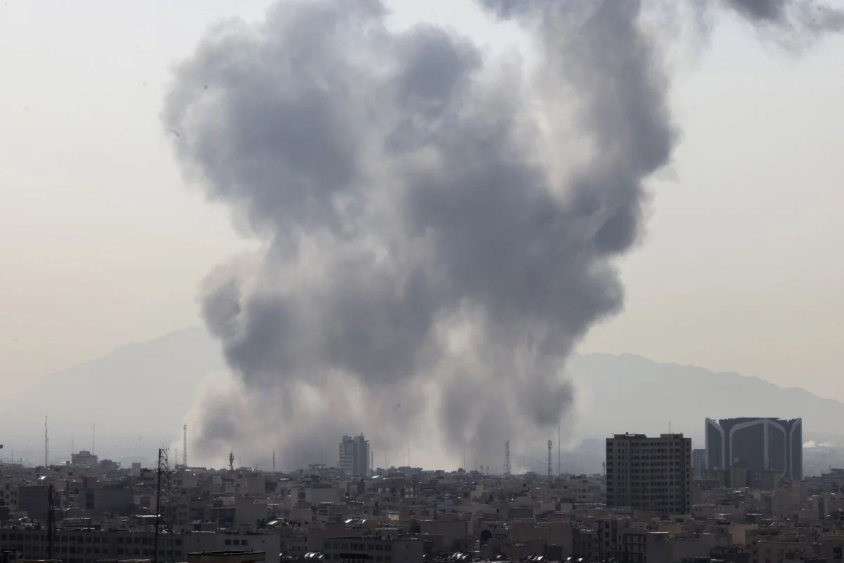 EUA e Israel atacam Irã. AFP