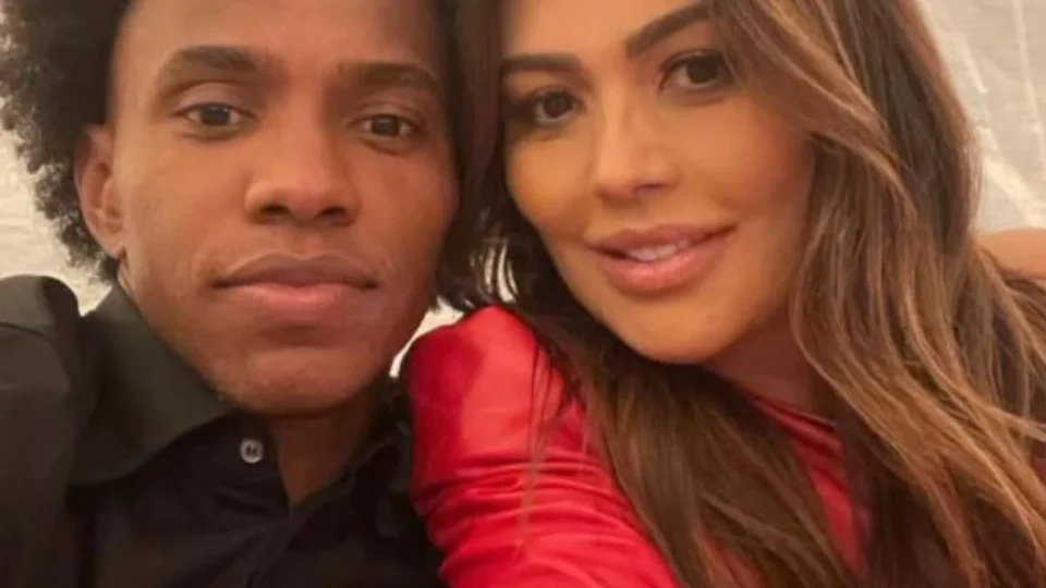 Esposa de jogador do Grêmio processa ex-empregada doméstica por dívida de R$ 4 mil