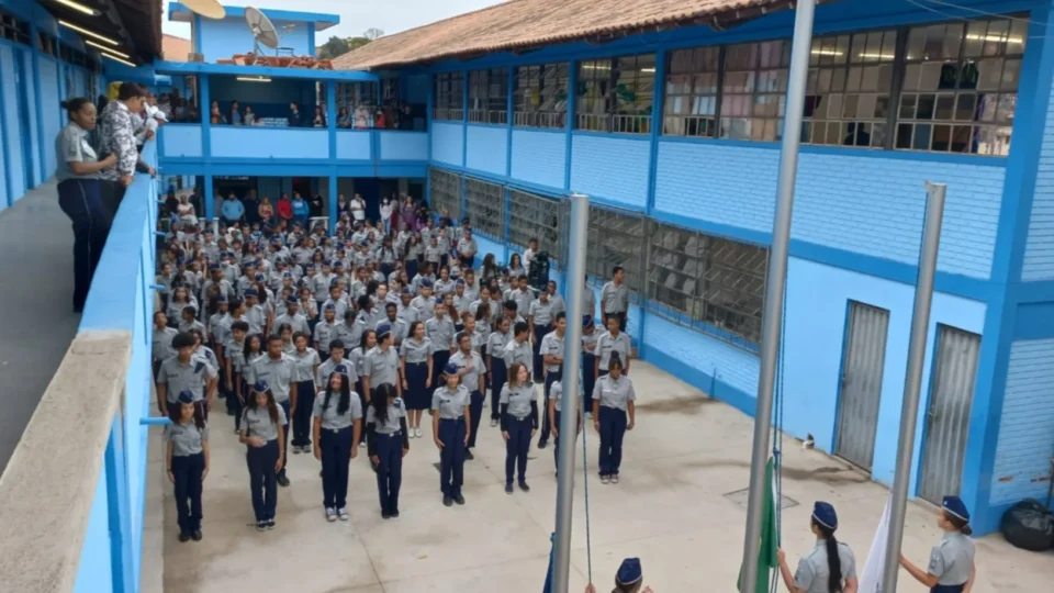 Sucessor de Zema promete driblar suspensão de escolas cívico-militares em MG