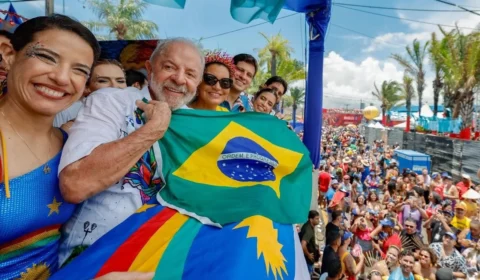 Lula começa agenda de Carnaval pelo Galo da Madrugada em Recife