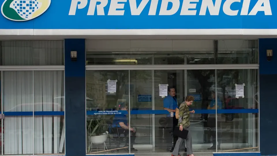 INSS retoma atendimento presencial em agências do país