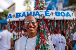 Multidão lota Rio Vermelho, em Salvador, para celebrar Iemanjá