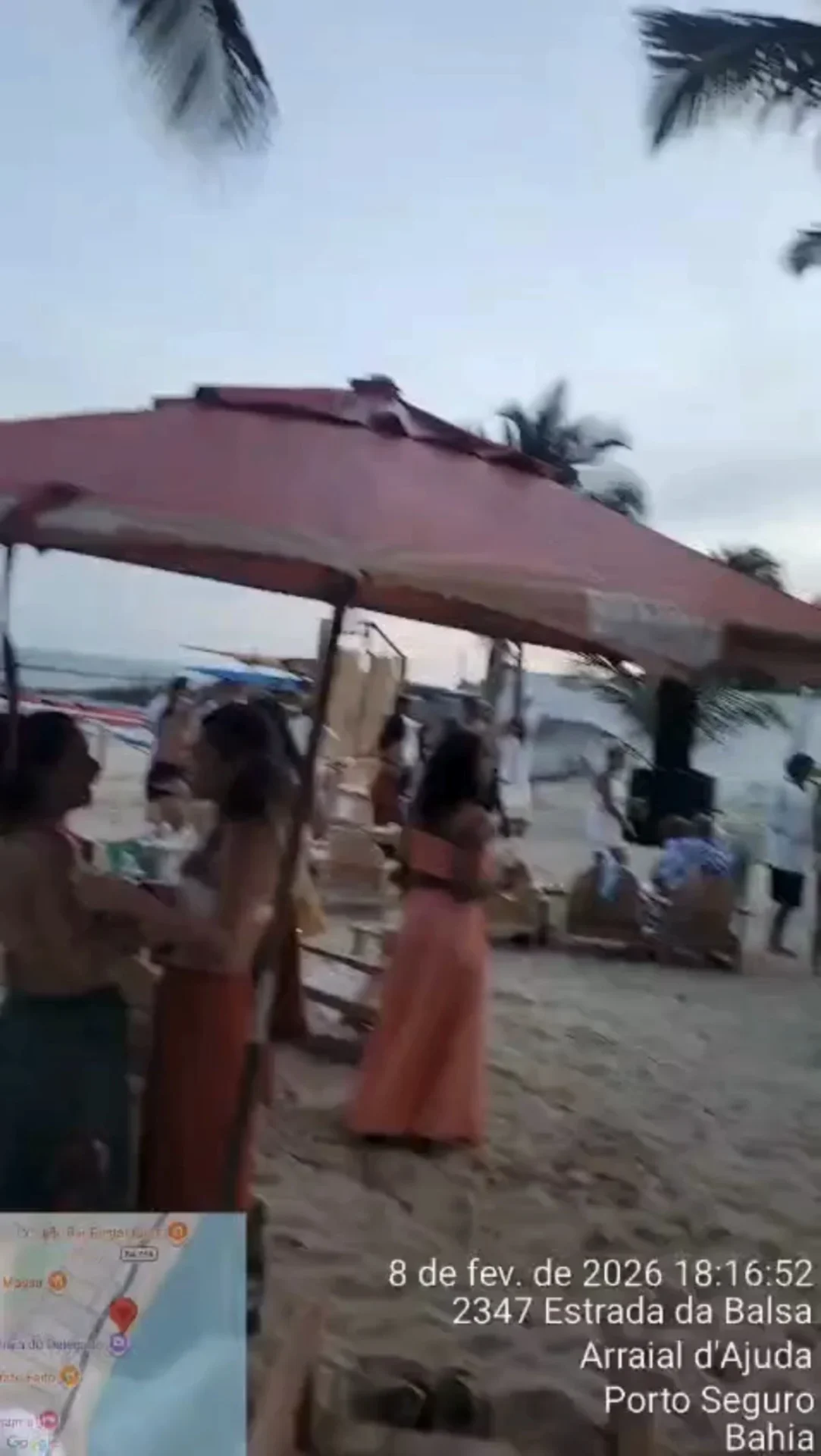 Festa acontecendo no Beach Club da Família Vorcaro. Vídeo completo: https://apublica.org/nota/beach-club-embargado-da-familia-vorcaro-faz-festa-no-pre-carnaval/