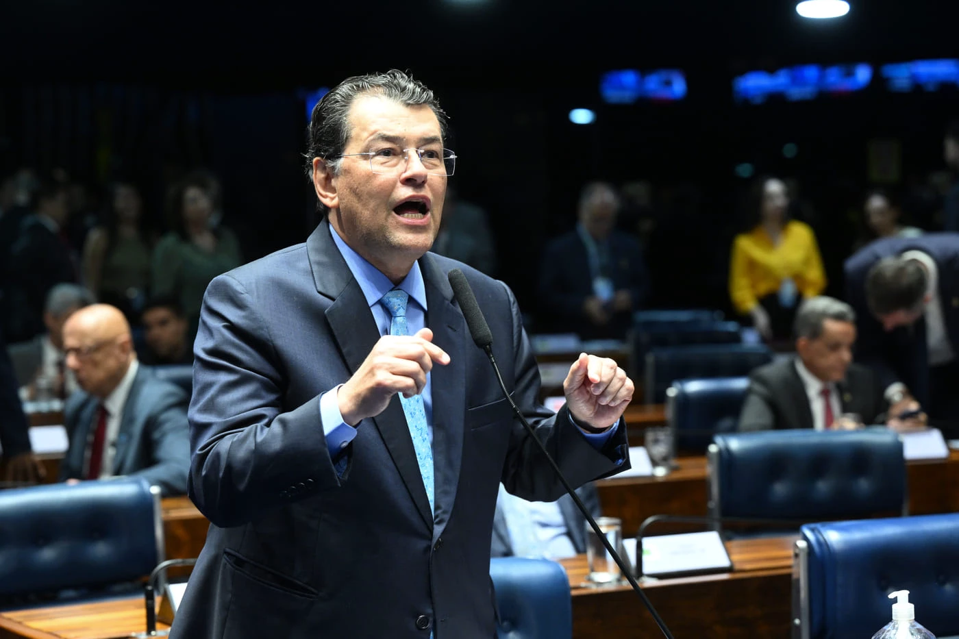 O senador Eduardo Braga (MDB-AM) possui um histórico de atuação na reforma tributária em favor da indústria de refrigerantes, segundo Instituto Desiderata. Imagem: Carlos Moura / Agência Senado
