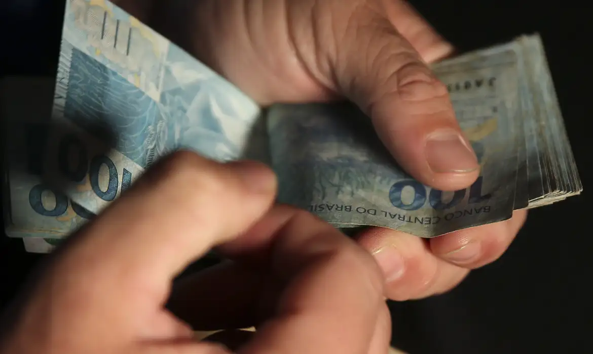 MG: moradores de cidades afetadas pelas chuvas já podem sacar o FGTS. Imagem: José Cruz / Agência Brasil