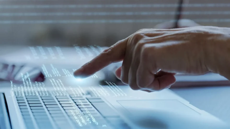 Algoritmos e desigualdade: entenda o que é algoritmo na internet e como ele afeta a justiça social