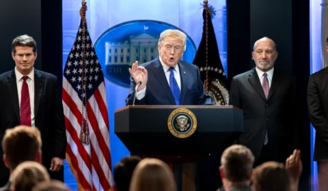 Em discurso no Congresso, Trump confronta Suprema Corte e reafirma agenda tarifária