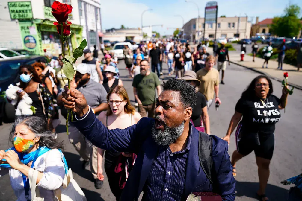Teoria Crítica da Raça Estados Unidos Nos Estados Unidos, a CRT (Critical Race Theory) é, para muitos conservadores, uma teoria acadêmica que se tornou a pior ameaça ao modo de vida tradicional do americano. Foto: Matt Rourke