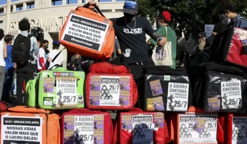 Uberização: o neoliberalismo e precarização do trabalho a apenas um clique