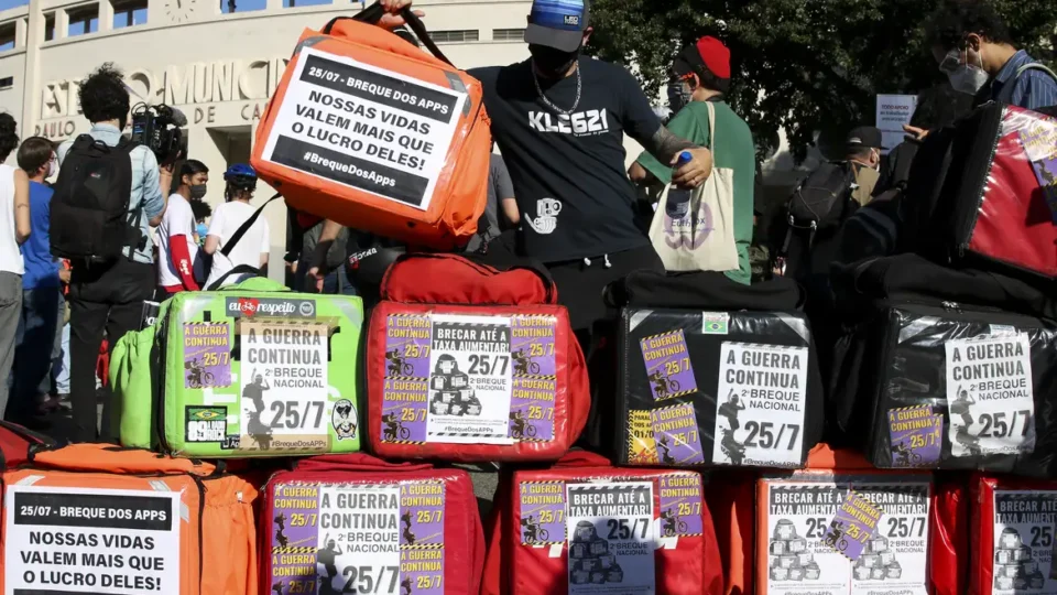 Uberização: o neoliberalismo e precarização do trabalho a apenas um clique