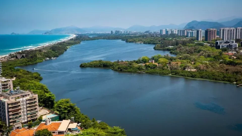 MP cobra suspensão de licenças para condomínio na Barra; projeto prevê remoção de 900 árvores