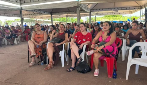 Deputadas visitam ocupação indígena contra decreto que privatiza rios amazônicos