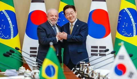 Após visita à Índia, Lula é recebido em cerimônia na Coreia do Sul