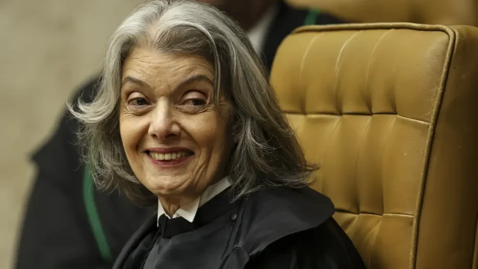 Cármen diz que democracia impõe transparência após escolhida para relatar código de ética