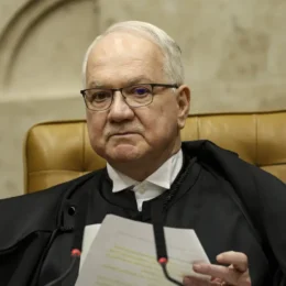 Fachin autoriza PF a produzir relatórios sobre ministros citados no caso Master