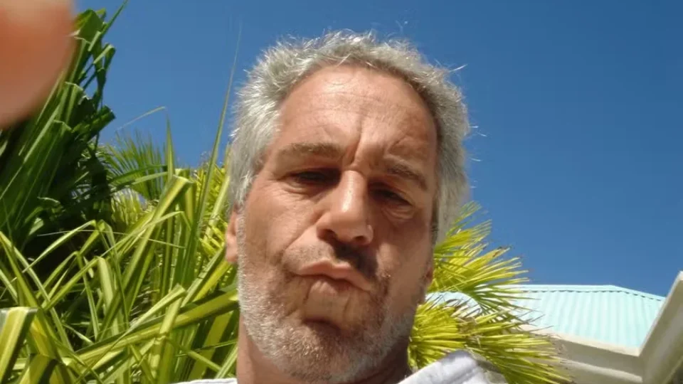 Compra de apartamento e endereço em SP revelam envolvimento de Epstein no Brasil