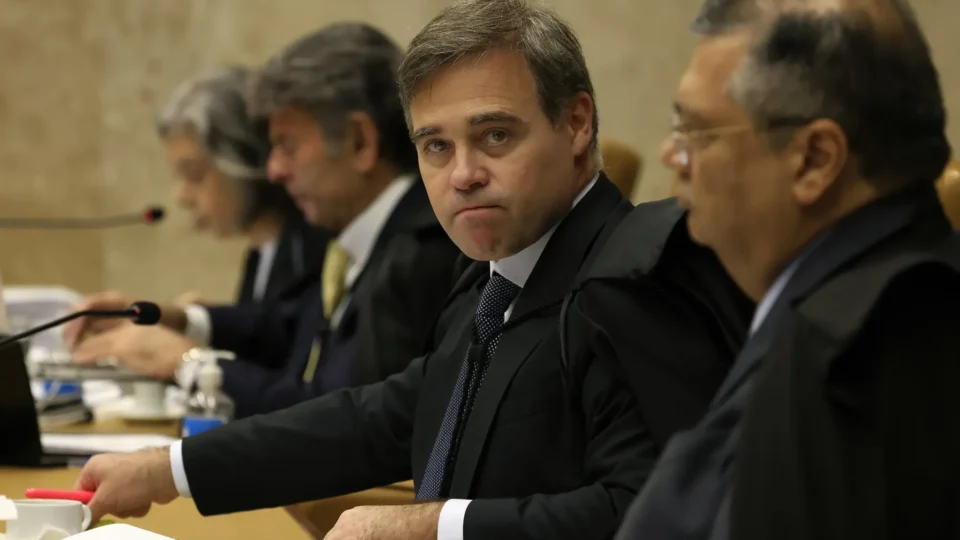 Escolha de Mendonça como relator do Master arrefece crise no STF, avalia governo