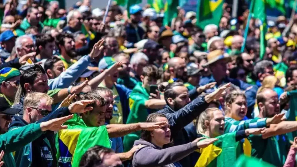Autoritarismo e Pedagogia do Ódio: pilares do Bolsonarismo