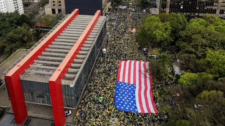 Bandeira dos Estados Unidos em manifestação bolsonarista no dia da independência em 2025. Foto: Eduardo Knapp/Folhapress