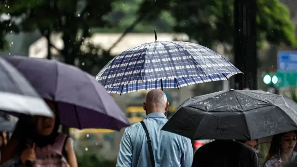 Frente fria avança pelo Sudeste e aumenta risco de temporais em São Paulo