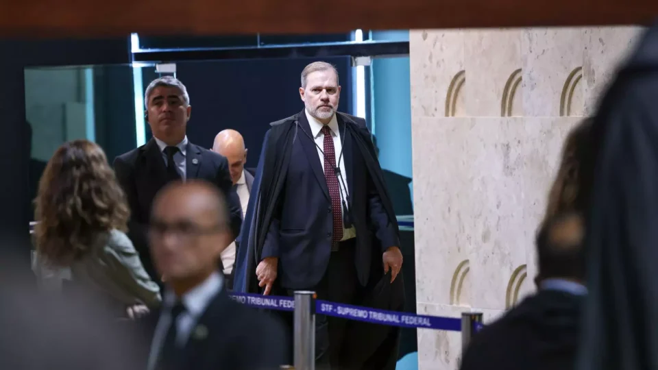 Reunião para tirar Toffoli do caso Master gera dúvidas diante de falta de transparência