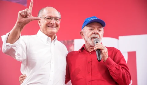 Lula cobra PT em festa: ‘Eleição vai ser uma guerra e temos que estar preparados’