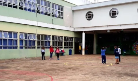 Escola modelo da USP reduz horário de aulas dos alunos por falta de profissionais