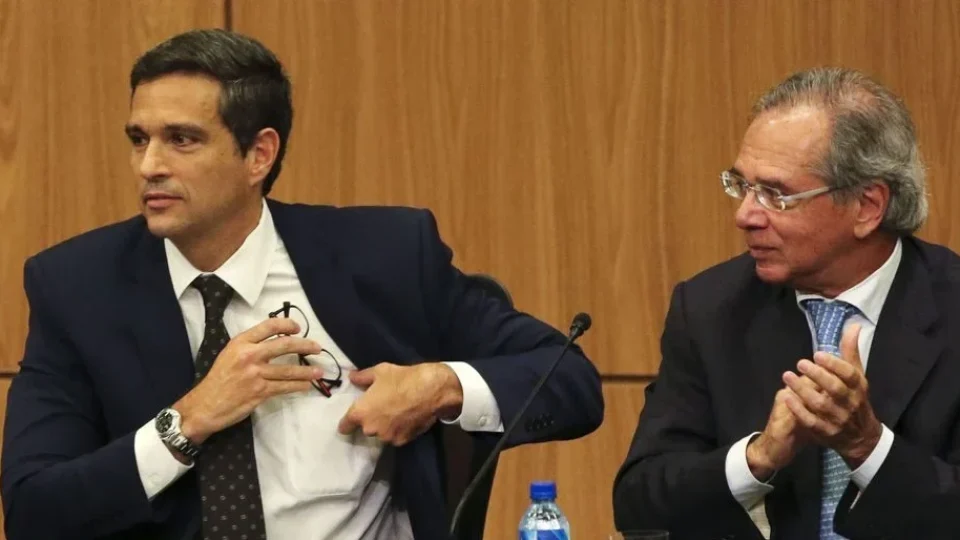 Paulo Guedes e Campos Neto recusam convite de Flávio para eventual ministério da Economia
