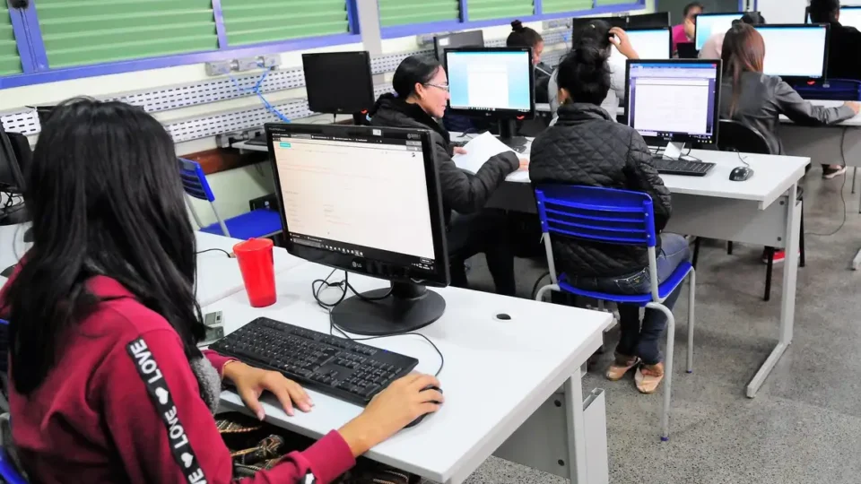 Empresas vão poder abater dívidas se conectarem faculdades à internet
