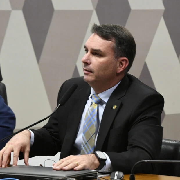 Anotações da cúpula do PL sobre palanques de Flávio sugerem troca de vice de Tarcísio e risco em MG