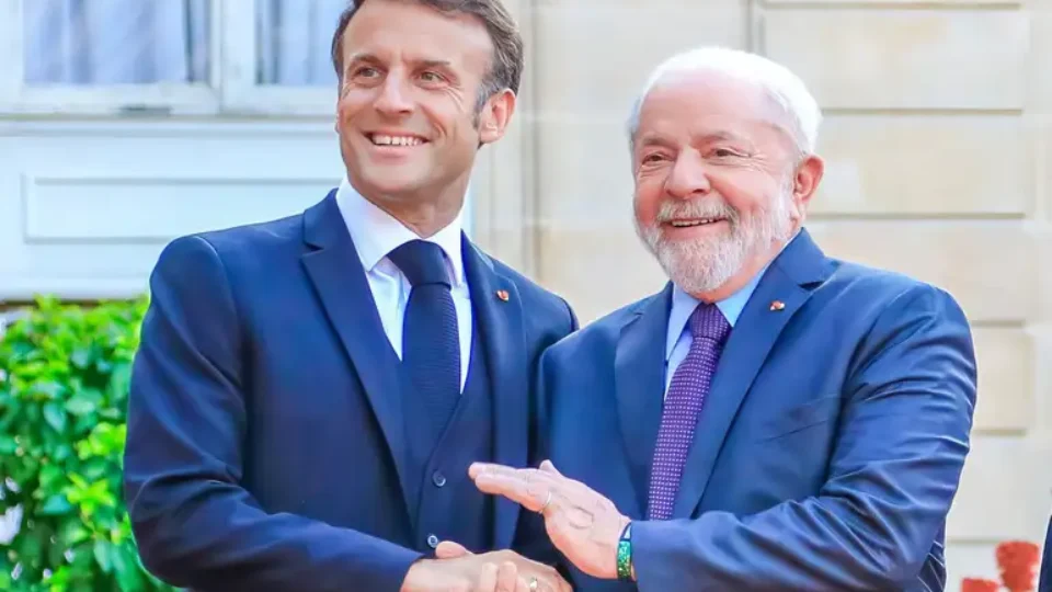 Lula se reúne com Macron na Índia em meio a debate sobre acordo Mercosul–UE