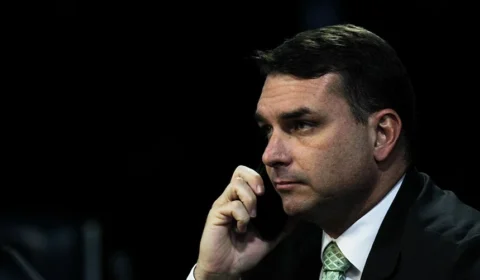 Em aceno à Faria Lima, plano de governo de Flávio Bolsonaro mira direitos dos trabalhadores
