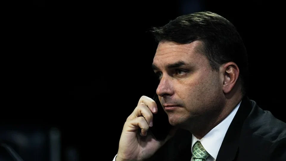 Em aceno à Faria Lima, plano de governo de Flávio Bolsonaro mira direitos dos trabalhadores
