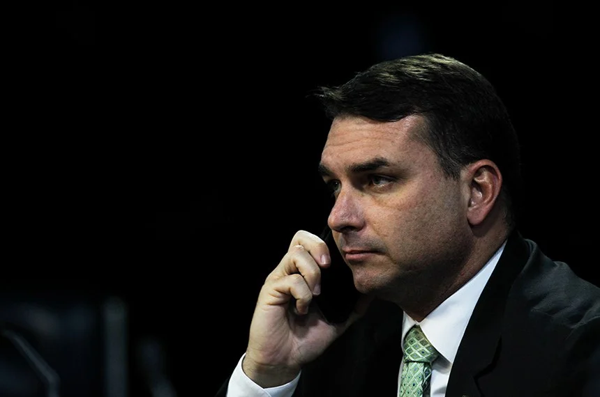 Flávio Bolsonaro convoca reunião no PL para tentar frear brigas internas