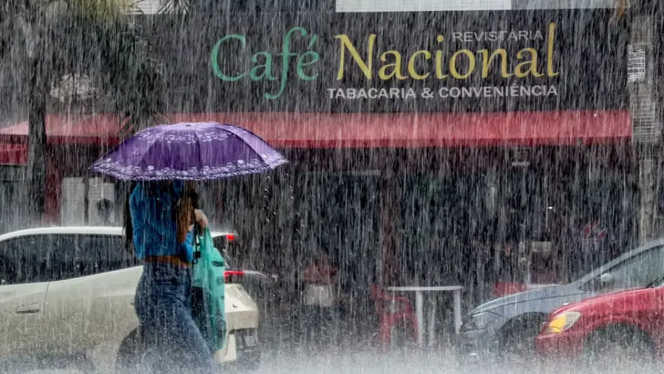 Chuva avança pelo Centro-Sul e temporais preocupam nesta quinta-feira (11)