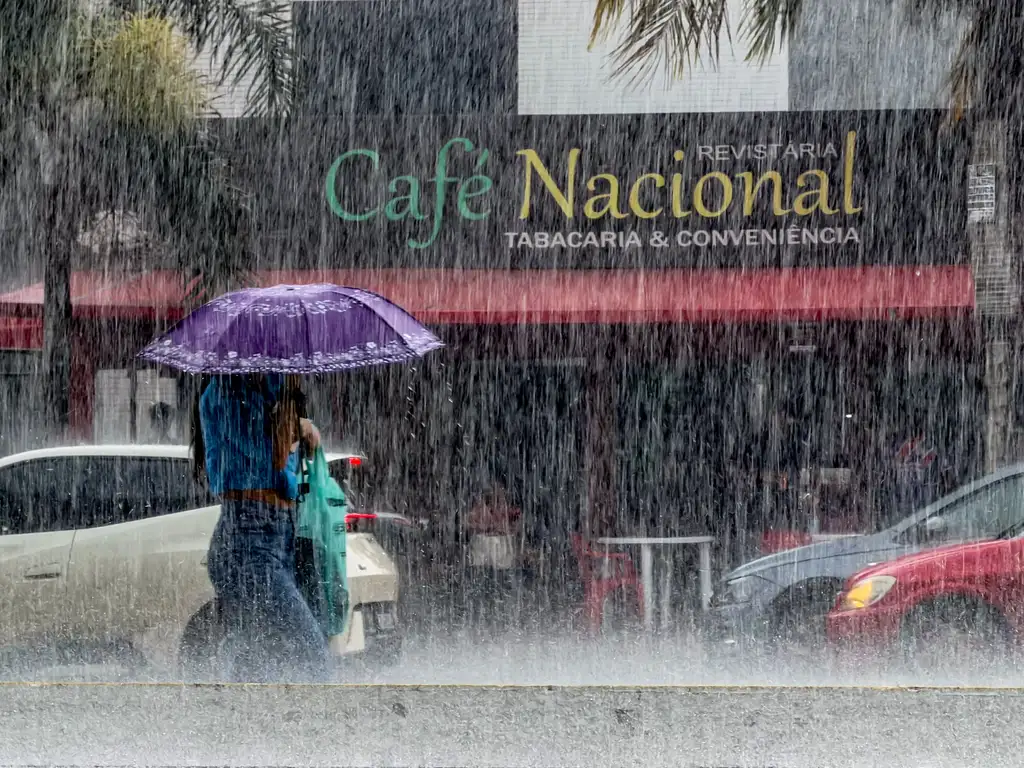 Chuva permanece forte no Sudeste; frente fria provoca geadas no Sul