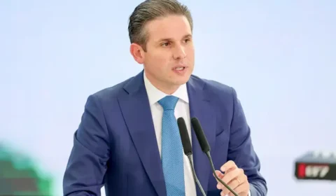 Motta prevê votar escala 6×1 em maio e compara proposta a fim da escravidão